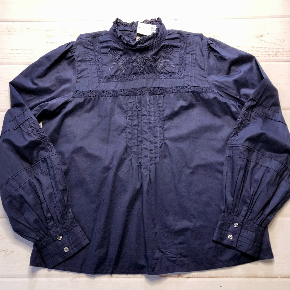 NWT - Gap - Women’s Navy Blouse - Size M